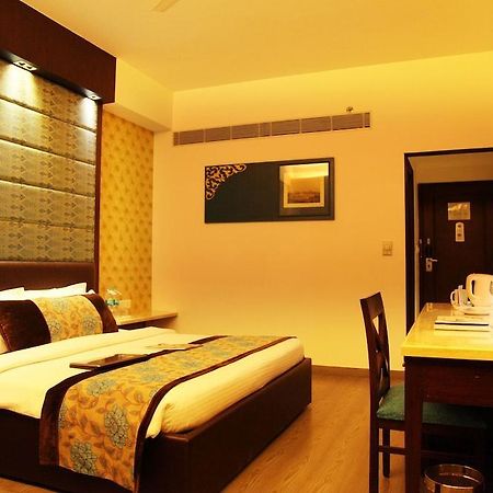 Country Inn & Suites Харидвар Экстерьер фото