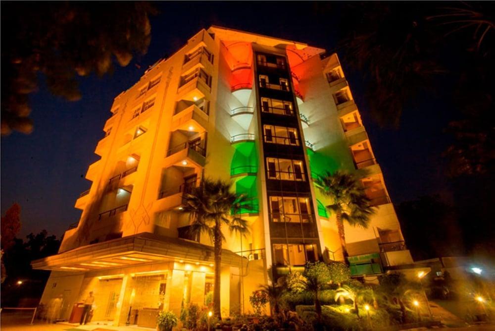 Country Inn & Suites Харидвар Экстерьер фото