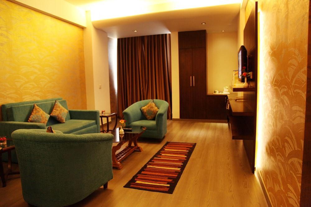 Country Inn & Suites Харидвар Экстерьер фото