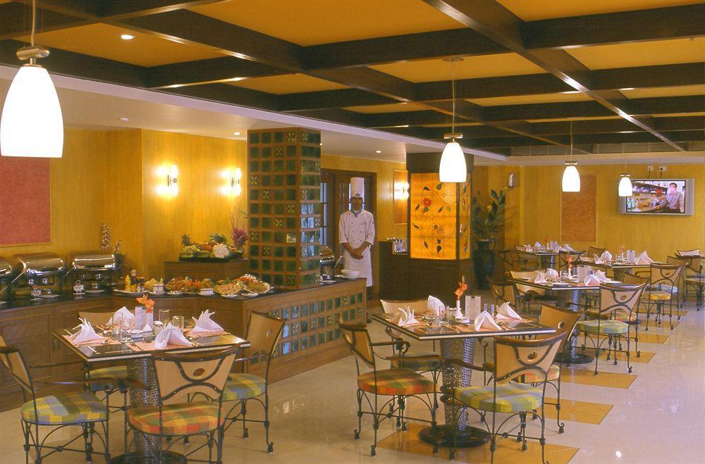 Country Inn & Suites Харидвар Ресторан фото